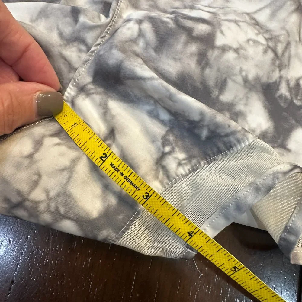 Women's‎ Athleta Racer Run Printed Mesh Tie Dye Shorts White/Grey Size Small